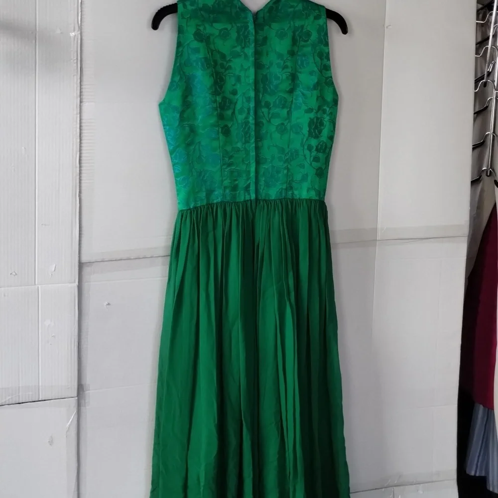 Elegant Floral Embroidered Green Sleeveless Dress Pleated Vibrant Colorful Chic - Picture 5 of 11